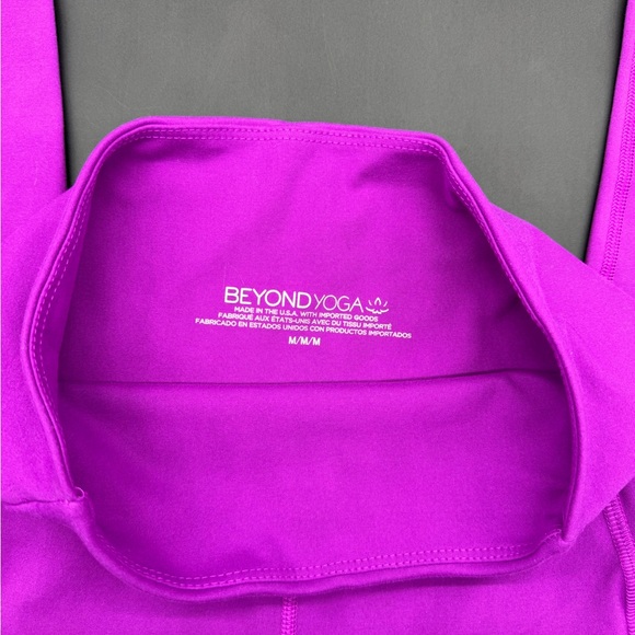 Beyond Yoga Vibrant Pink Leggings, Size Medium - Picture 4 of 9
